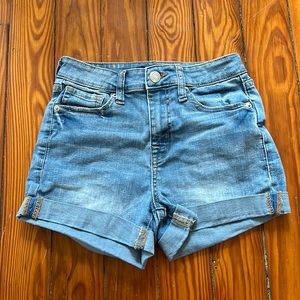 Aeropostale jean shorts women’s size 0. Light wash and high rise.